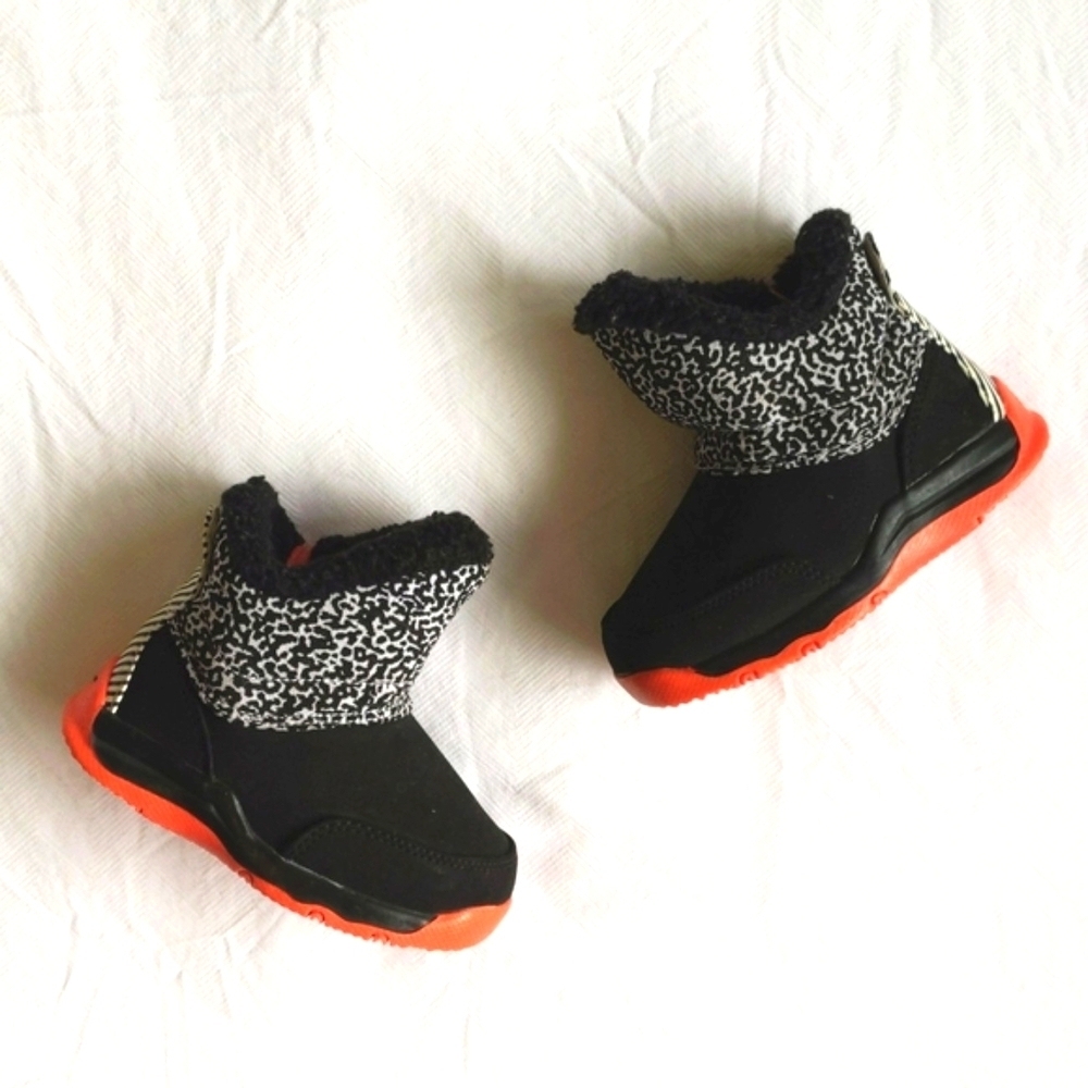 nike chukka moc warm-lined winter booties black orange wide toddler size 6C